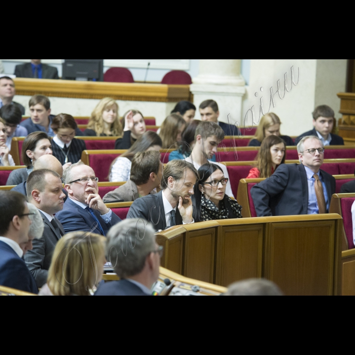 Голова Верховної Ради України Володимир Гройсман презентував програму модернізації парламенту (результати та плани на 2016 рік)
У заході брали участь: лідери фракцій, керівники комітетів, представники громадських організацій моніторингу парламентської діяльності, народні депутати України.
