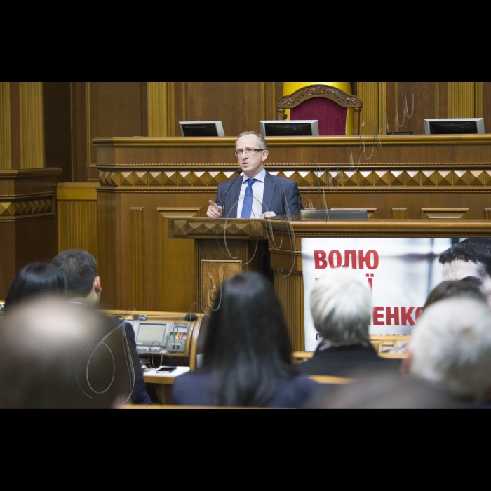 Голова Верховної Ради України Володимир Гройсман презентував програму модернізації парламенту (результати та плани на 2016 рік)
У заході брали участь: лідери фракцій, керівники комітетів, представники громадських організацій моніторингу парламентської діяльності, народні депутати України.
Ян Томбінськи
