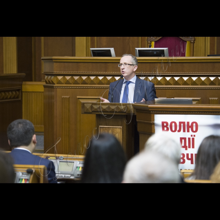 Голова Верховної Ради України Володимир Гройсман презентував програму модернізації парламенту (результати та плани на 2016 рік)
У заході брали участь: лідери фракцій, керівники комітетів, представники громадських організацій моніторингу парламентської діяльності, народні депутати України.
Ян Томбінськи
