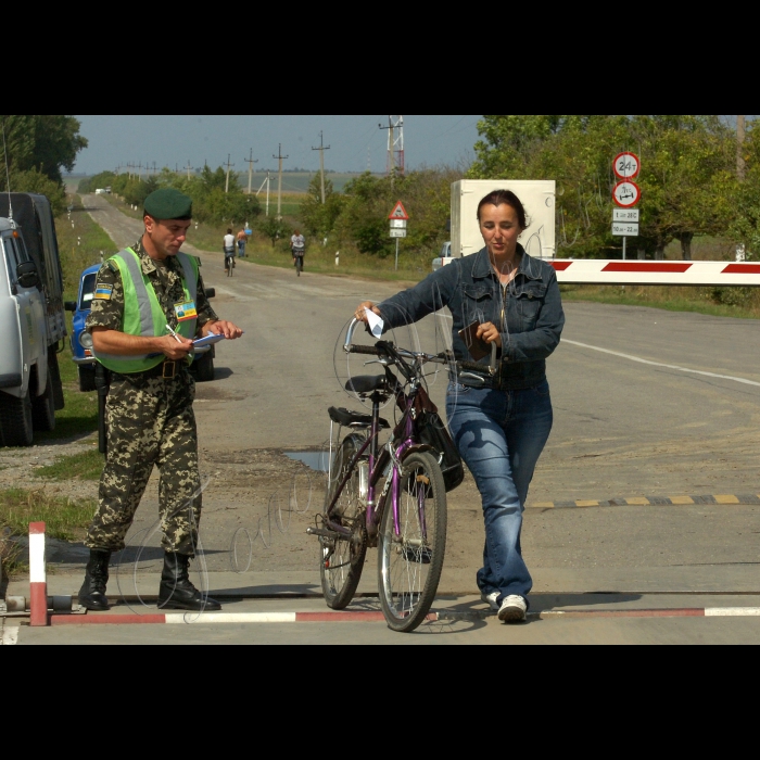 Чернівецька область, Росошани, україно-молдавський кордон.
Прес-тур 
Шість місяців роботи спільно-керованого пункту перетину кордону «Росошани-Бричень»
