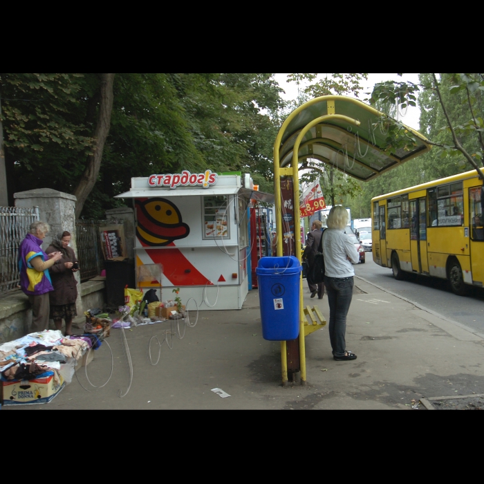Київ, МАФи біля метро «Університет».