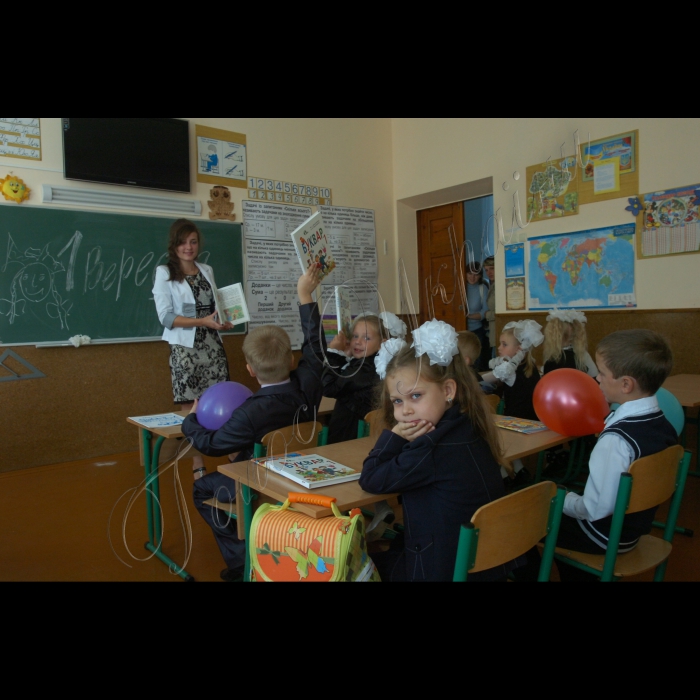 Репетиція Дня знань у смт Калинівка Васильківського району Київської області. 
ЗОШ № 2 І--ІІІ ступеня.
