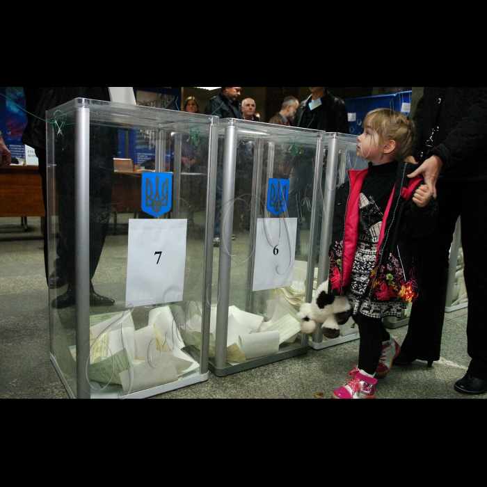 Вибори народних депутатів до Верховної Ради України у Печерському районі Києва.
Виборча дільниця 800615.