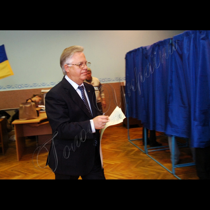 Вибори народних депутатів до Верховної Ради України у Печерському районі Києва. Виборча дільниця 800594.