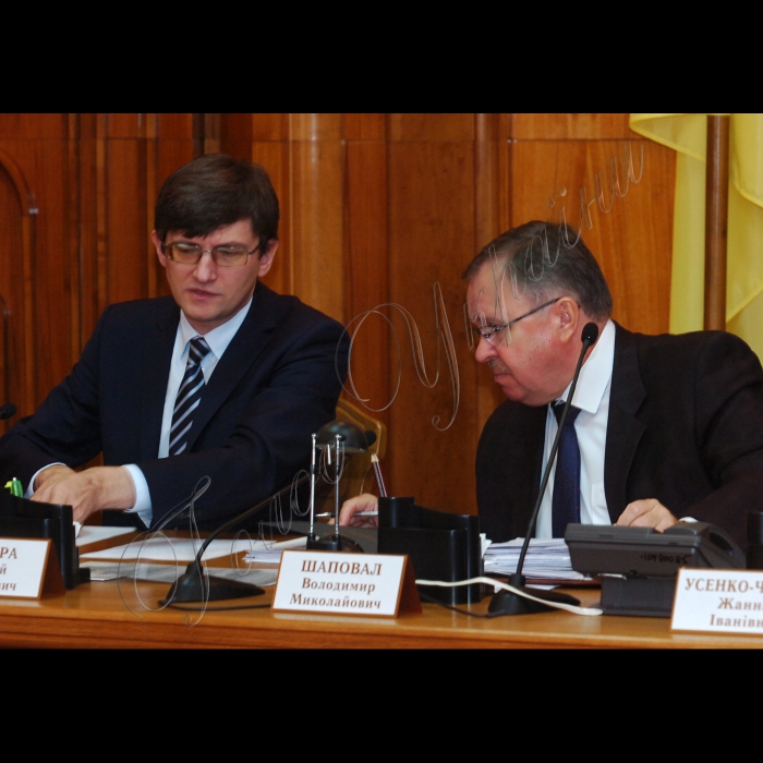 Постійне засідання ЦВК з прийому протоколів окружних виборчих комісій з мокрими печатками з виборів народних депутатів України. Перші протоколи надійшли з ОВК 45 і 146.