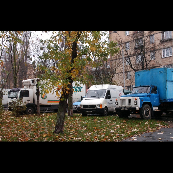 Київ, Солом’янський район.
Продуктовий ярмарок.