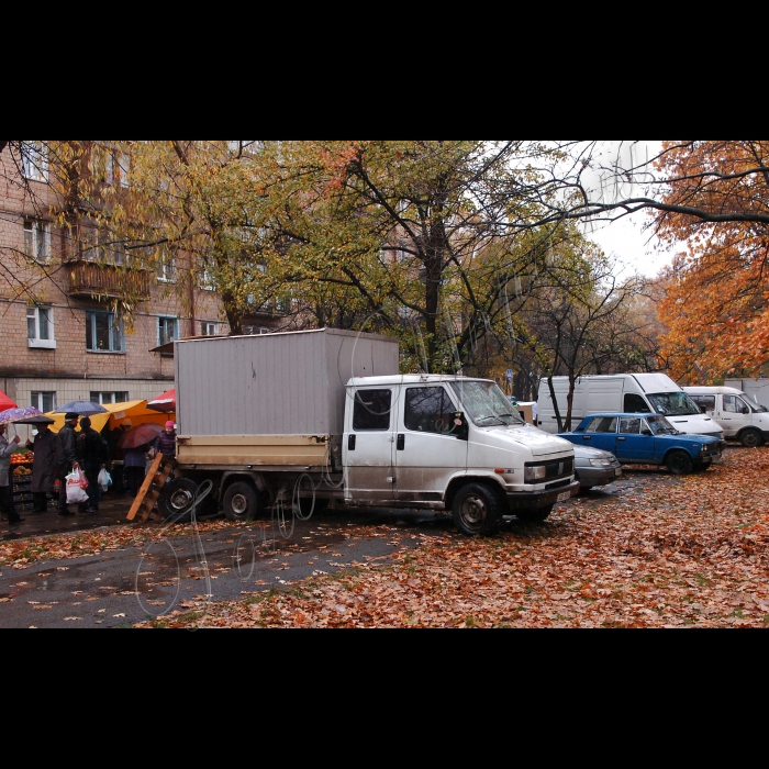 Київ, Солом’янський район.
Продуктовий ярмарок.