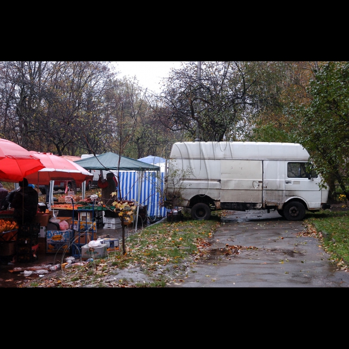 Київ, Солом’янський район.
Продуктовий ярмарок.
