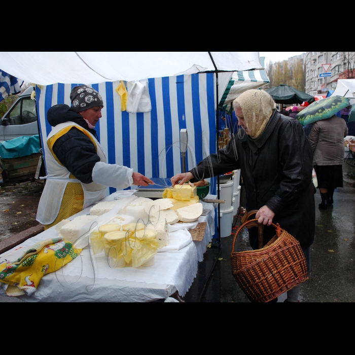 Київ, Солом’янський район.
Продуктовий ярмарок.