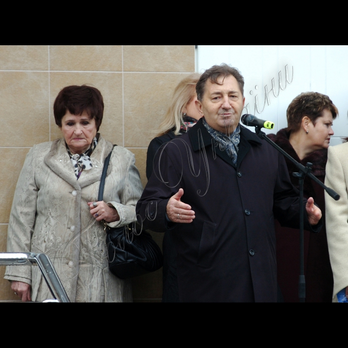 Урочисте відкриття пам’ятної дошки відомому авіаконструктору Олегу Антонову на фасаді школи № 96 за адресою: вул. Огарьова, 2. 
