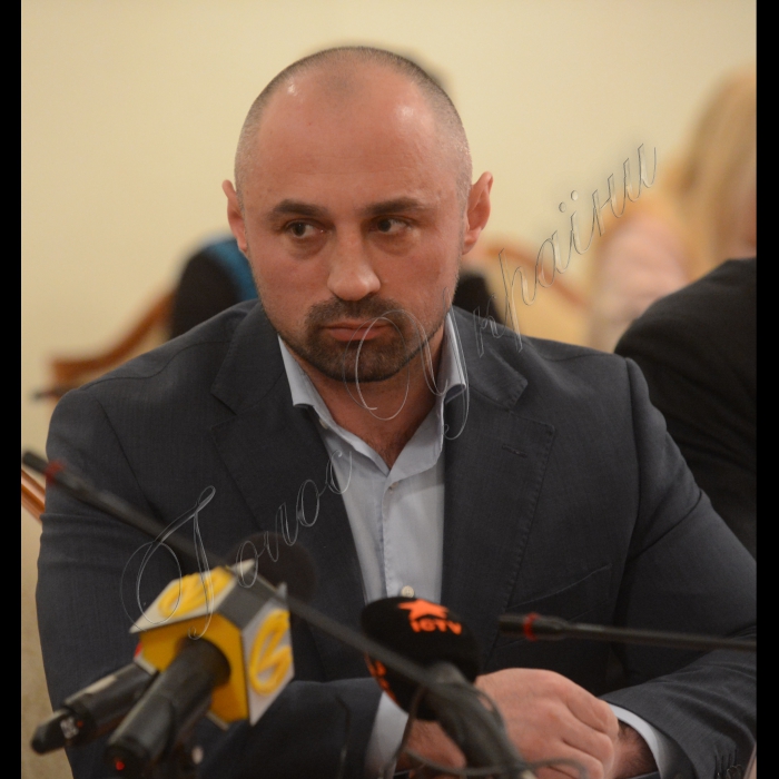 Відбулося засідання Підкомітету з питань контролю за дотриманням законодавства у сфері запобігання і протидії корупції органами державної влади та місцевого самоврядування Комітету Верховної Ради України з питань запобігання і протидії корупції. Засідання було присвячене темі використання коштів Кіотського протоколу та стану розслідування кримінальних проваджень, пов’язаних з їх розкраданням.
Анатолій Новак, заступник директора НАБУ