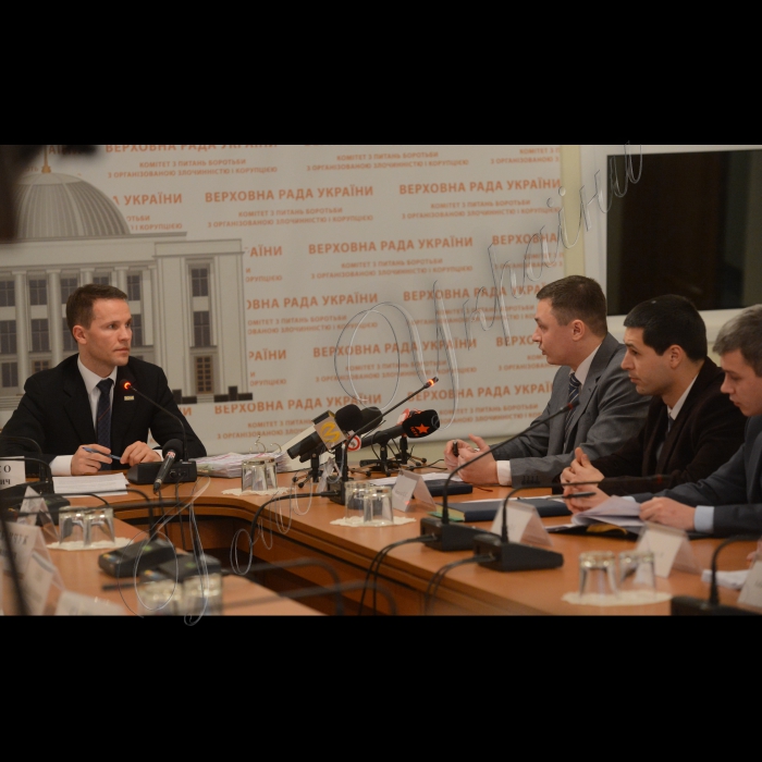 Відбулося засідання Підкомітету з питань контролю за дотриманням законодавства у сфері запобігання і протидії корупції органами державної влади та місцевого самоврядування Комітету Верховної Ради України з питань запобігання і протидії корупції. Засідання було присвячене темі використання коштів Кіотського протоколу та стану розслідування кримінальних проваджень, пов’язаних з їх розкраданням.
Юрій Дерев'янко голова підкомітету, Володимир Кривенко заступник Керівника Спеціалізованої прокуратури та Сергій Козаченко начальник відділу управління Спеціалізованої  антикорупційної прокуратури