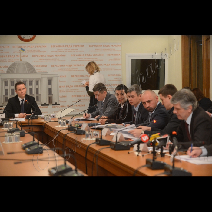Відбулося засідання Підкомітету з питань контролю за дотриманням законодавства у сфері запобігання і протидії корупції органами державної влади та місцевого самоврядування Комітету Верховної Ради України з питань запобігання і протидії корупції. Засідання було присвячене темі використання коштів Кіотського протоколу та стану розслідування кримінальних проваджень, пов’язаних з їх розкраданням.
Юрій Дерев'янко голова підкомітету, Володимир Кривенко заступник Керівника Спеціалізованої антикорупційної прокуратури, Сергій Козаченко начальник 6 відділу управління процесуального керівництва підтримання державного обвинувачення та представництва у суді Спеціалізованої  антикорупційної прокуратури, Дмитро Власов заступник начальника управління нагляду у кримінальному провадженні прокуратури міста Києва, Анатолій Новак заступник директора НАБУ