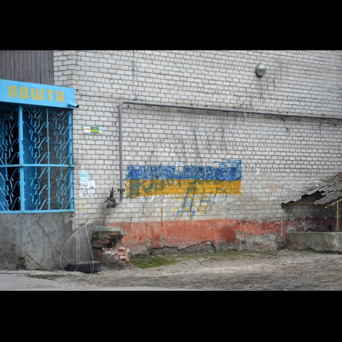 Прес-тур журналістів центральних та регіональних ЗМІ до Луганської та Донецької областей
за участі народних депутатів України  міжфракційного об’єднання «ЄвроОптимісти».
Місто Славянск .Депутати відвідали платформу громадських ініціатив «Теплиця», активісти якої реалізують різні соціальні проекти. Молодь наголосила на власних досягненнях та зауважила, що кількість подібних ініціатив у області має збільшуватися задля об’єднання громадян та спільної діяльності. «ЄвроОптимісти» на прохання активістів придбали для громадської ініціативи ноутбук.