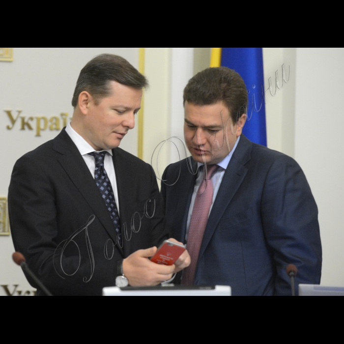 Відбулося засідання Погоджувальної ради керівників фракцій та голів комітетів Верховної Ради України.
Олег Ляшко (РП), Віктор Бондар (Відродження)