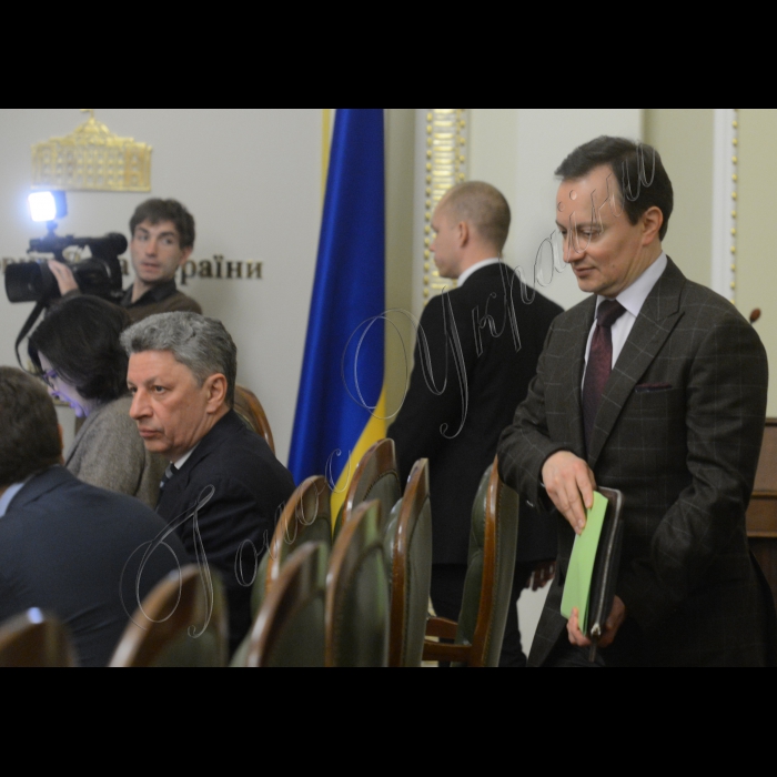 Відбулося засідання Погоджувальної ради керівників фракцій та голів комітетів Верховної Ради України.
Юрій Бойко (ОП), Дмитро Андрієвський (БП)