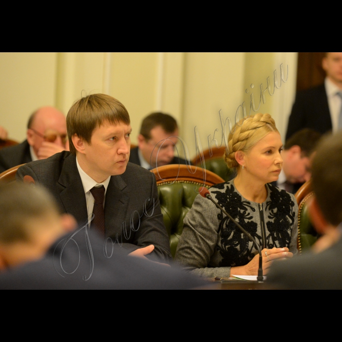 Відбулося засідання Погоджувальної ради керівників фракцій та голів комітетів Верховної Ради України.
Тарас Кутовий (БП), Юлія Тимошенко (Б)