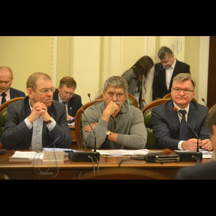Відбулося засідання Погоджувальної ради керівників фракцій та голів комітетів Верховної Ради України.
Сергій Пашинський (НФ), Ігор Насалик (БП), Григорій Немиря (Б)