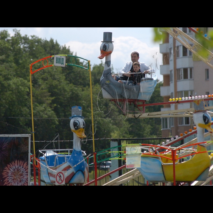 Київська область, Буча.
Атракціони.