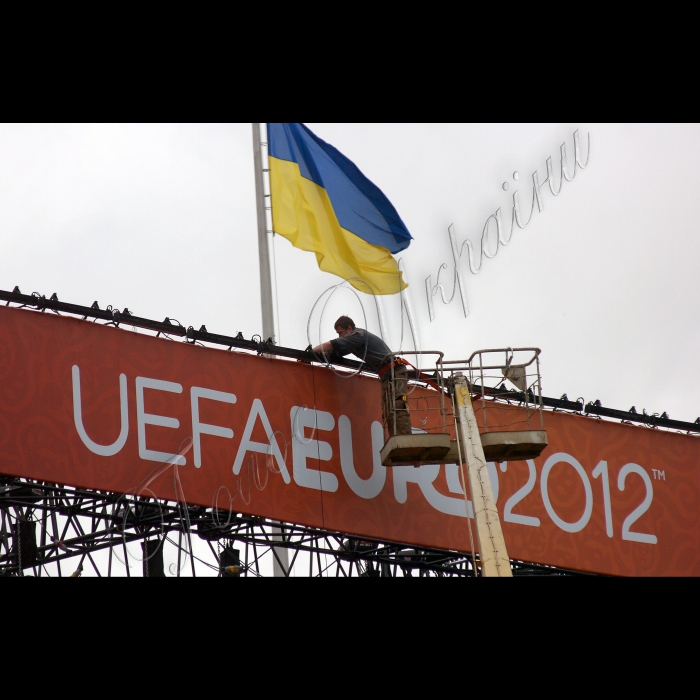 Київ, фан-зона для вболівальників на Майдані Незалежності