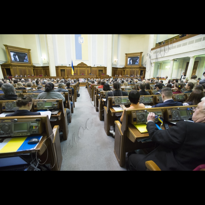 Парламентські слухання на тему: «Стан дотримання прав внутрішньо переміщених осіб та громадян України, які проживають на тимчасово окупованій території України та на території, не контрольованій українською владою в зоні проведення антитерористичної операції».
Головує заступник Голови ВР України Оксана Сироїд.
