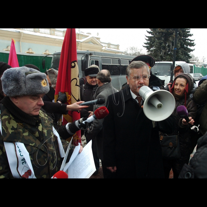 Відбувся Марш захисників Вітчизни від метро «Арсенальна», під час якого резолюцію спільного всеукраїнського офіцерського зібрання про висловлювання невдоволення Президенту України, Верховній Раді та Кабінету Міністрів України буде передано до відповідних органів влади України.
