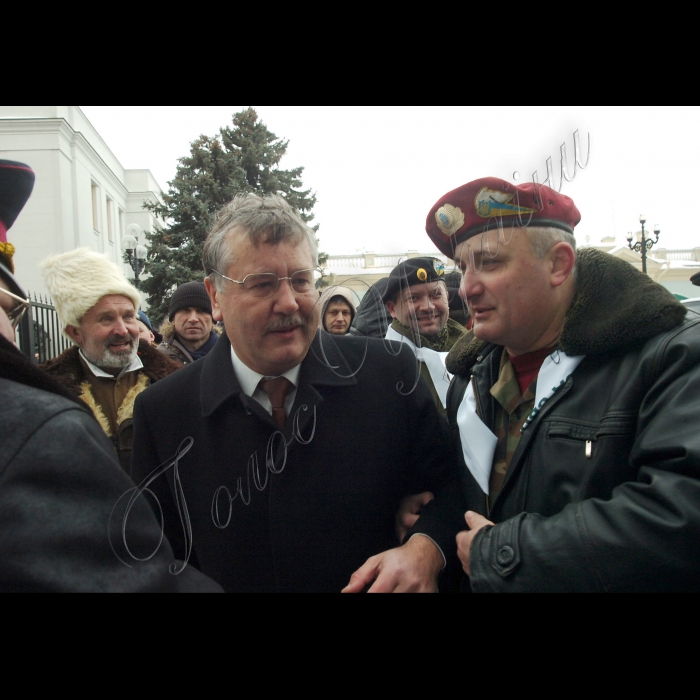 Відбувся Марш захисників Вітчизни від метро «Арсенальна», під час якого резолюцію спільного всеукраїнського офіцерського зібрання про висловлювання невдоволення Президенту України, Верховній Раді та Кабінету Міністрів України буде передано до відповідних органів влади України.
