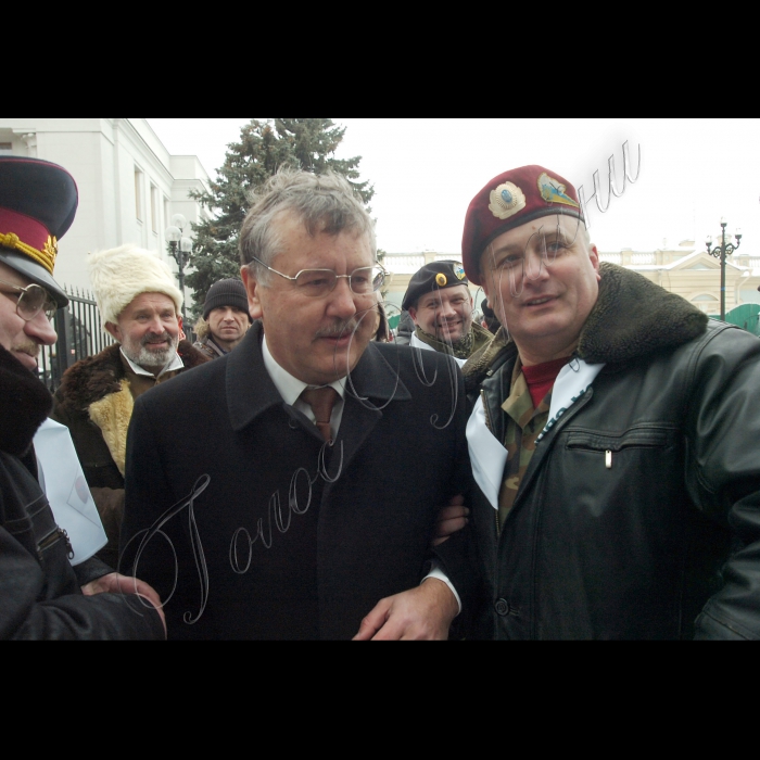 Відбувся Марш захисників Вітчизни від метро «Арсенальна», під час якого резолюцію спільного всеукраїнського офіцерського зібрання про висловлювання невдоволення Президенту України, Верховній Раді та Кабінету Міністрів України буде передано до відповідних органів влади України.