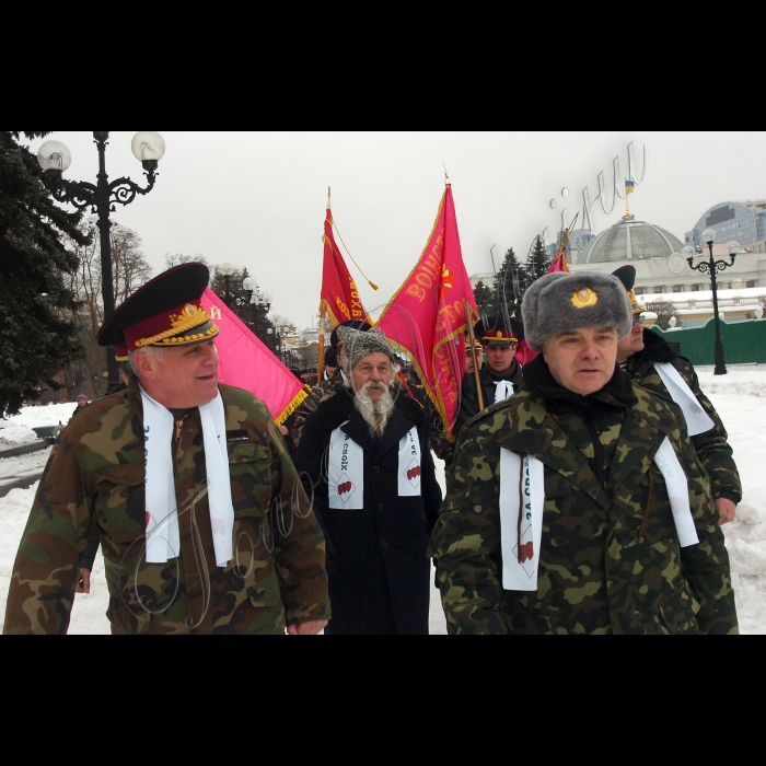 Відбувся Марш захисників Вітчизни від метро «Арсенальна», під час якого резолюцію спільного всеукраїнського офіцерського зібрання про висловлювання невдоволення Президенту України, Верховній Раді та Кабінету Міністрів України буде передано до відповідних органів влади України.