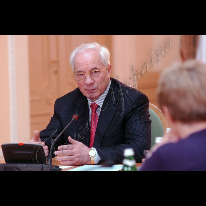 Прем‘єр-міністр України Микола Азаров провів консультації з громадськими організаціями щодо питань соціального захисту населення (Клуб КМУ).