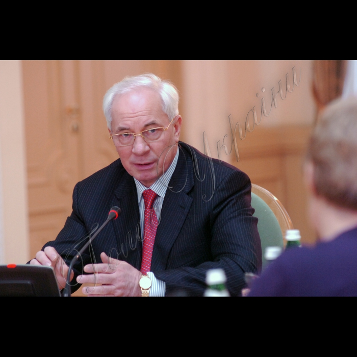 Прем‘єр-міністр України Микола Азаров провів консультації з громадськими організаціями щодо питань соціального захисту населення (Клуб КМУ).
