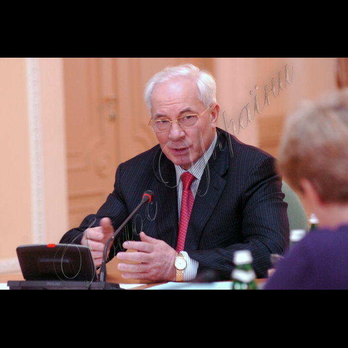 Прем‘єр-міністр України Микола Азаров провів консультації з громадськими організаціями щодо питань соціального захисту населення (Клуб КМУ).