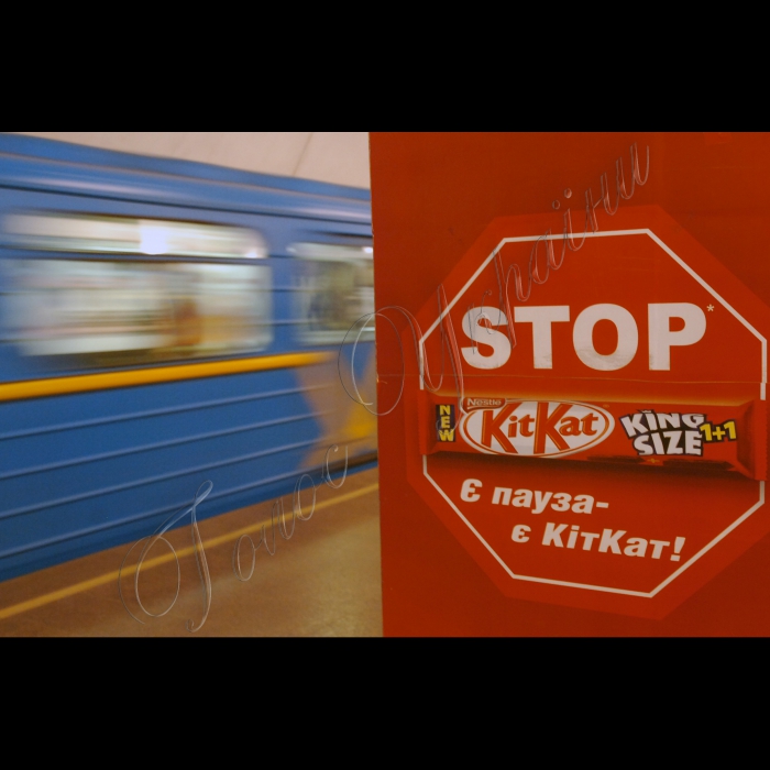 Київ, станція метро «Майдан Незалежності», реклама
