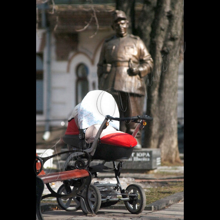 Біля адміністрації Президента за ініціативи ВК «НАСТУП» та ГО «Асоціація захисту прав вкладників» відбулася спільна акція протесту ошуканих вкладників фінансових установ проти розкрадання їх коштів банкірами та чиновниками різних рівнів.