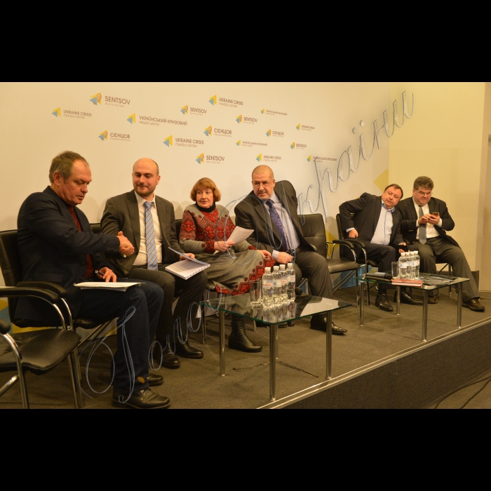 В Українському домі відбувся Міжнародний форум «Крим – це Україна. 2 роки окупації». 
Павло Жовніренко, голова правління Центру стратегічних досліджень,  Оливер Лооде,  віце-президент Постійного форуму ООН з питань корінних народів; Наталя Беліцер,  експерт,  інститут ім. Пилипа Орлика; Рефат Чубаров, народний депутат України, голова Меджлісу кримськотатарського народу; Микола Княжицький,  народний депутат України; Богдан Яременко, дипломат, голова БО «Майдан закордонних справ»