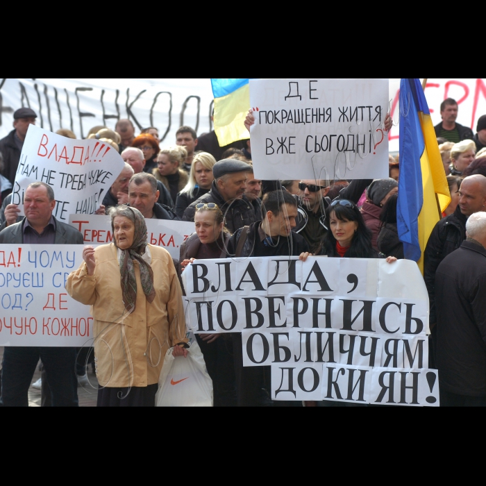 За ініціативи підприємців та Київської міської організації Всеукраїнського комітету «Наступ» під стінами КМДА відбулася акція протесту проти спроб забрати в киян ТОВ «Лук’янівський ринок». У заході взяли участь підприємці столичного ринку «Лук’янівський», активісти ВК «Наступ» та мешканці Шевченківського району Києва