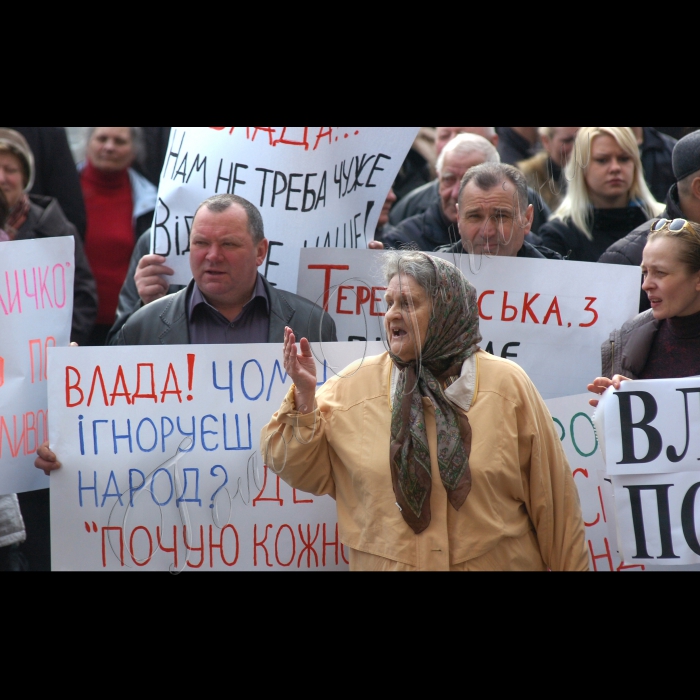 За ініціативи підприємців та Київської міської організації Всеукраїнського комітету «Наступ» під стінами КМДА відбулася акція протесту проти спроб забрати в киян ТОВ «Лук’янівський ринок». У заході взяли участь підприємці столичного ринку «Лук’янівський», активісти ВК «Наступ» та мешканці Шевченківського району Києва