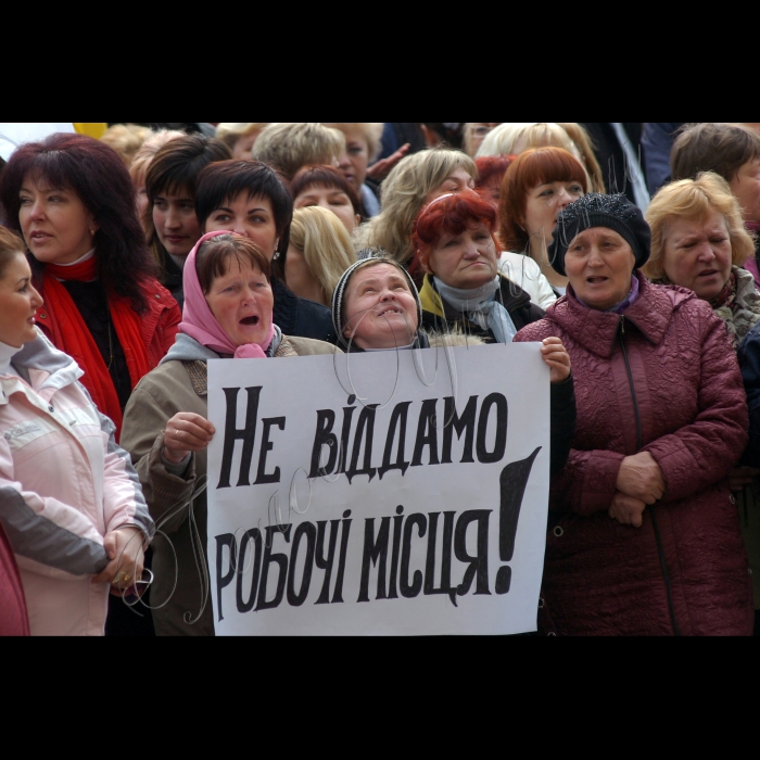 За ініціативи підприємців та Київської міської організації Всеукраїнського комітету «Наступ» під стінами КМДА відбулася акція протесту проти спроб забрати в киян ТОВ «Лук’янівський ринок». У заході взяли участь підприємці столичного ринку «Лук’янівський», активісти ВК «Наступ» та мешканці Шевченківського району Києва