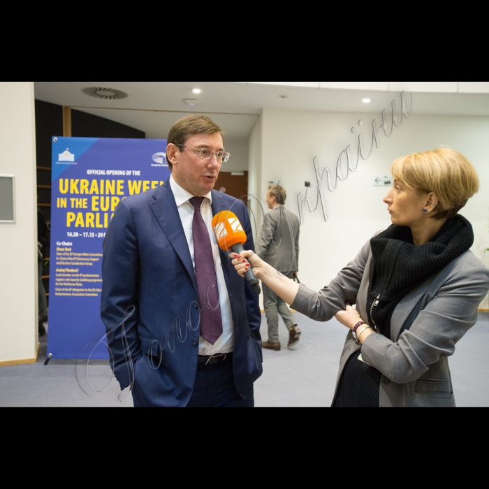 Розпочався візит Голови ВР України Володимира Гройсмана у Королівство Бельгія з метою участі у Конференції високого рівня Європейського Парламенту та Верховної Ради України щодо розвитку спроможностей заради реформ та засіданні Бюро.
Участь у розширеній дискусії щодо висновків та рекомендацій Звіту Місії з оцінки потреб Верховної Ради, головує керівник Місії Пет Кокс
