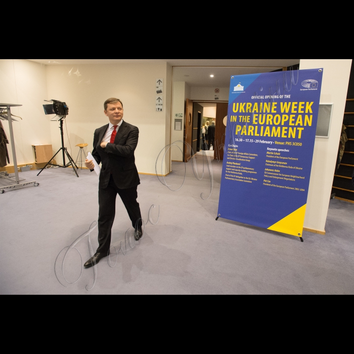 Розпочався візит Голови ВР України Володимира Гройсмана у Королівство Бельгія з метою участі у Конференції високого рівня Європейського Парламенту та Верховної Ради України щодо розвитку спроможностей заради реформ та засіданні Бюро.
Участь у розширеній дискусії щодо висновків та рекомендацій Звіту Місії з оцінки потреб Верховної Ради, головує керівник Місії Пет Кокс

