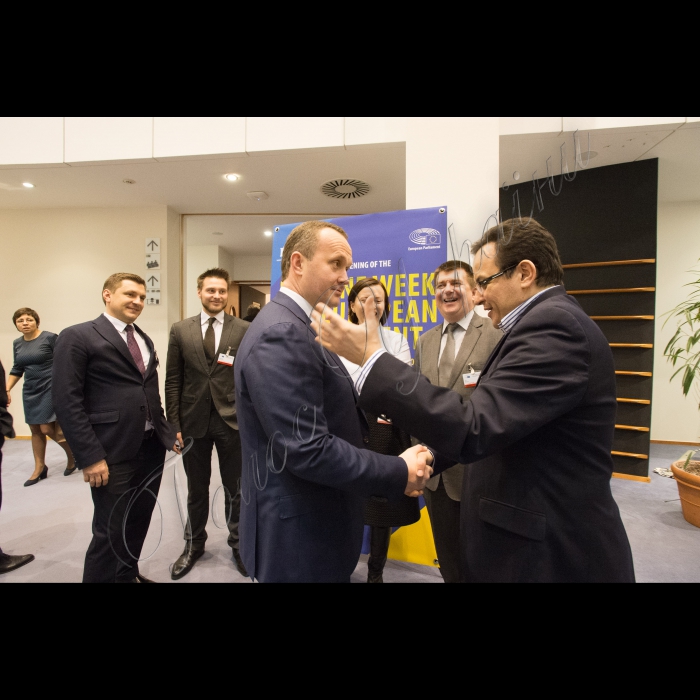 Розпочався візит Голови ВР України Володимира Гройсмана у Королівство Бельгія з метою участі у Конференції високого рівня Європейського Парламенту та Верховної Ради України щодо розвитку спроможностей заради реформ та засіданні Бюро.
Участь у розширеній дискусії щодо висновків та рекомендацій Звіту Місії з оцінки потреб Верховної Ради, головує керівник Місії Пет Кокс
