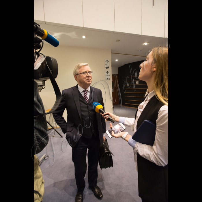 Розпочався візит Голови ВР України Володимира Гройсмана у Королівство Бельгія з метою участі у Конференції високого рівня Європейського Парламенту та Верховної Ради України щодо розвитку спроможностей заради реформ та засіданні Бюро.
Участь у розширеній дискусії щодо висновків та рекомендацій Звіту Місії з оцінки потреб Верховної Ради, головує керівник Місії Пет Кокс
