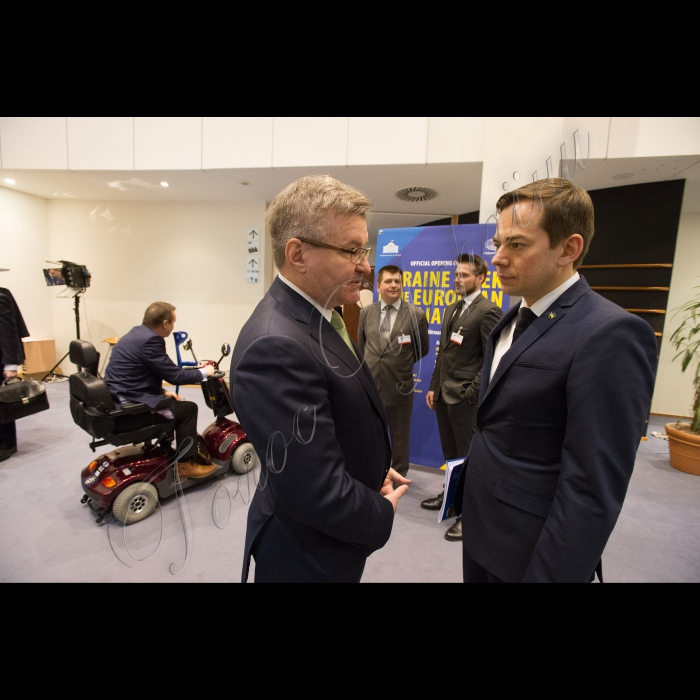 Розпочався візит Голови ВР України Володимира Гройсмана у Королівство Бельгія з метою участі у Конференції високого рівня Європейського Парламенту та Верховної Ради України щодо розвитку спроможностей заради реформ та засіданні Бюро.
Участь у розширеній дискусії щодо висновків та рекомендацій Звіту Місії з оцінки потреб Верховної Ради, головує керівник Місії Пет Кокс
