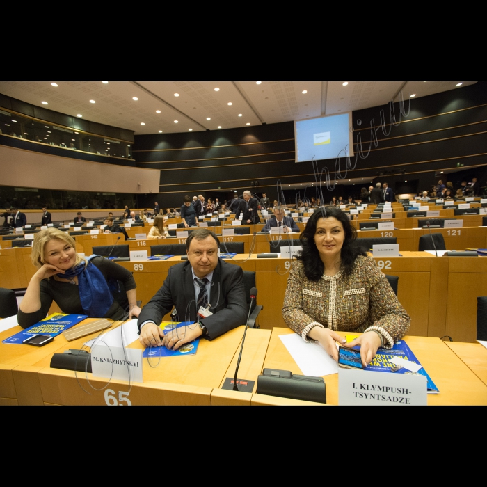 Розпочався візит Голови ВР України Володимира Гройсмана у Королівство Бельгія з метою участі у Конференції високого рівня Європейського Парламенту та Верховної Ради України щодо розвитку спроможностей заради реформ та засіданні Бюро.
Участь у розширеній дискусії щодо висновків та рекомендацій Звіту Місії з оцінки потреб Верховної Ради, головує керівник Місії Пет Кокс
