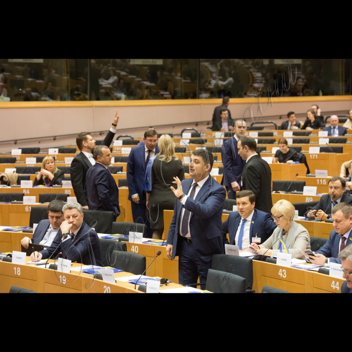 Розпочався візит Голови ВР України Володимира Гройсмана у Королівство Бельгія з метою участі у Конференції високого рівня Європейського Парламенту та Верховної Ради України щодо розвитку спроможностей заради реформ та засіданні Бюро.
Участь у розширеній дискусії щодо висновків та рекомендацій Звіту Місії з оцінки потреб Верховної Ради, головує керівник Місії Пет Кокс
