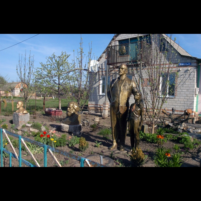 Кіровоградська область, Олександрівський район.
Молочний комплекс, що будується.
