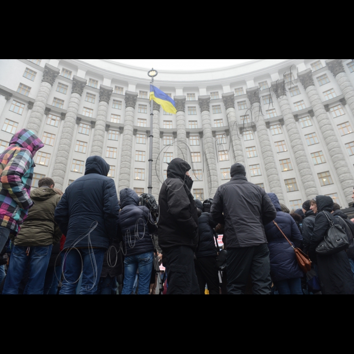 Відбулася акція протесту пацієнтів під стінами Кабінету Міністрів України. Біля стін уряду було створено імпровізоване звалище карток з іменами людей, яких КабМін «списав» помирати. Пацієнти із важкими захворюванням тримали у руках таблички із надписами «У мене ВІЛ. Мене списав Кабмін», «У мене гемофілія. Мене списав Кабмін», «У мене гепатит. Мене списав Кабмін».
Таким чином, українці із важкими захворюваннями продемонстрували, що Кабінет Міністрів України не витримав термін 1 березня і не перерозподілив кошти на лікування смертельно-хворих українців. Це було вимогою комітетів Верховної Ради України з питань охорони здоров’я та бюджету.