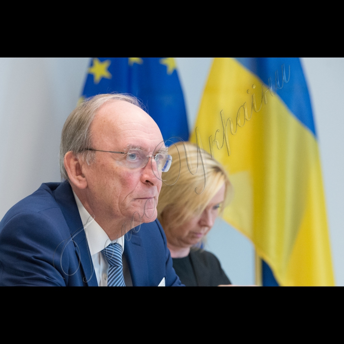 Візит Голови ВР України Володимира Гройсмана у Королівство Бельгія з метою участі у Конференції високого рівня Європейського Парламенту та Верховної Ради України щодо розвитку спроможностей заради реформ та засіданні Бюро.
Зустріч з Головою Палати представників Парламенту Ірландії Ш.Барретом.
