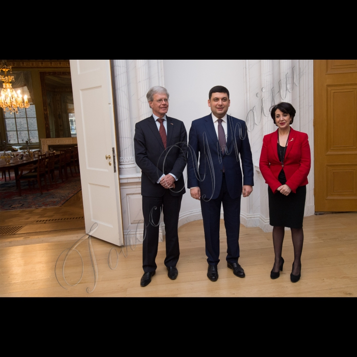 Візит Голови ВР України Володимира Гройсмана до Королівства Нідерланди.
Зустріч з Головою Нижньої палати Парламенту Королівства Нідерланди К.Аріб та Першим Віце-президентом Верхньої палати (Сенату) Парламенту Королівства Нідерланди Ф.Х.Фліерманом.
Зустріч з членами комітетів у закордонних справах Нижньої Палати та Верхньої палати (Сенату) Парламенту Королівства Нідерланди