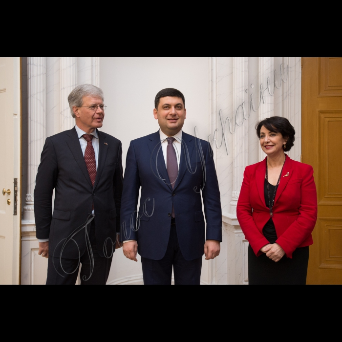 Візит Голови ВР України Володимира Гройсмана до Королівства Нідерланди.
Зустріч з Головою Нижньої палати Парламенту Королівства Нідерланди К.Аріб та Першим Віце-президентом Верхньої палати (Сенату) Парламенту Королівства Нідерланди Ф.Х.Фліерманом.
Зустріч з членами комітетів у закордонних справах Нижньої Палати та Верхньої палати (Сенату) Парламенту Королівства Нідерланди